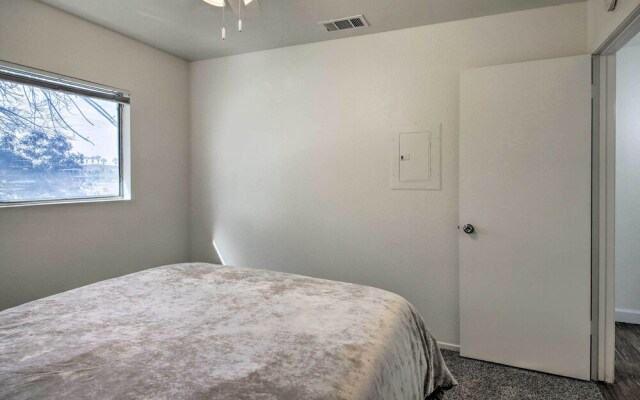 Comfy Bakersfield Townhome - Fire Pit & Patio