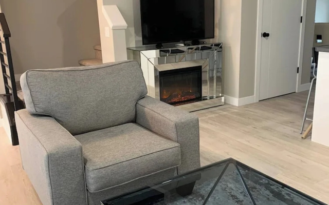 New Townhouse in Red Deer -family Retreat
