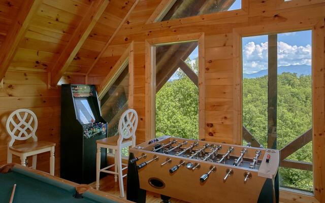 A Mountain View Theater Lodge Holiday home