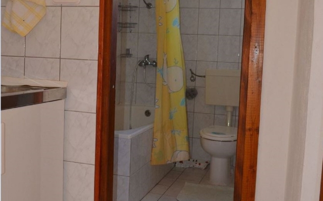 Apartment Jozo - 150 m from pebble beach: A1 Gradac, Riviera Makarska