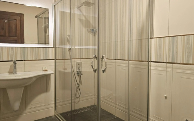 Otanti̇k Club Hotel & Spa
