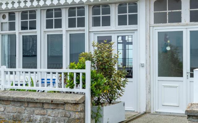 Appartement en front de mer avec terrasse et vue mer