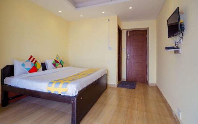 OYO 13160 Home City Heart 3BHK Mall Road