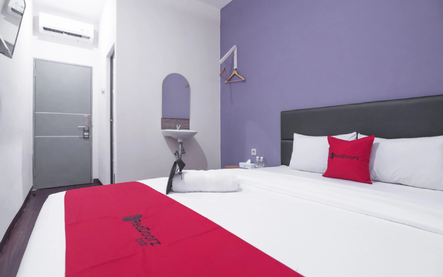 RedDoorz near ITC Mangga Dua – Guest Rooms – Jakarta