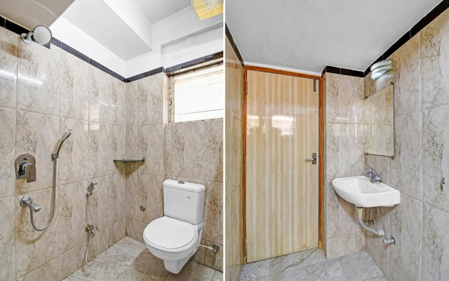 OYO Flagship 80558 Nirwana Gust House Newtown