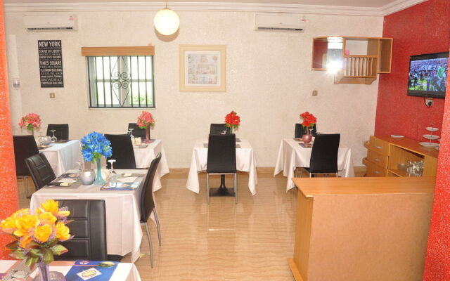 Ne-Yo Hotel and Suites