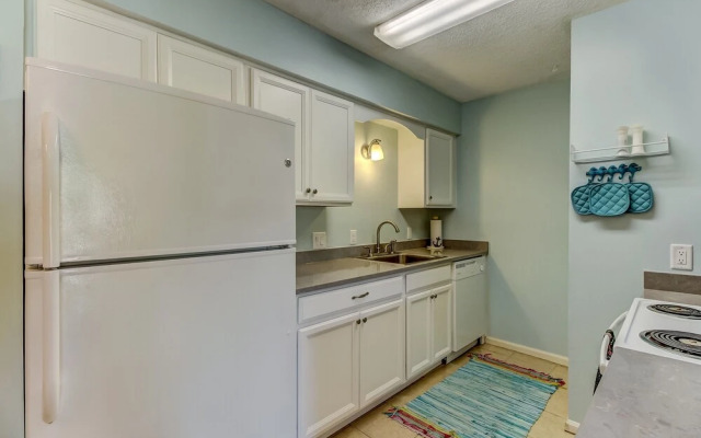 Dog Friendly Condo, Easy Access to Amelia Island Beautiful Beaches by RedAwning