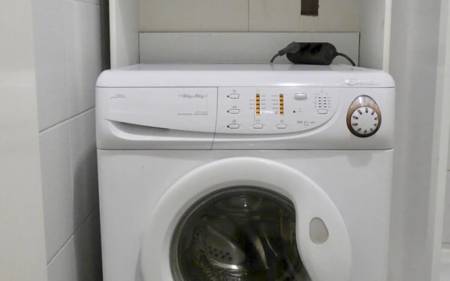 Sunny and Lively Apartment in City, Free Parking