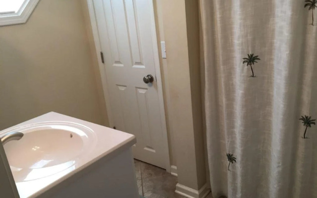 Sandy Toes 3 Bedroom Home by RedAwning