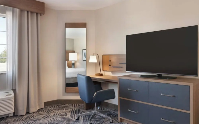Candlewood Suites Burlington Conference Centre by IHG