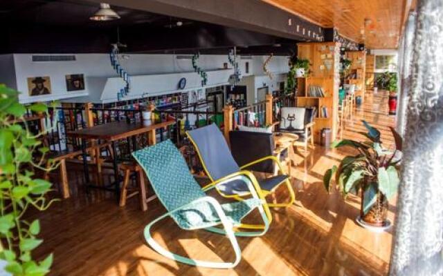 Luoyang Anximen Young Hostel