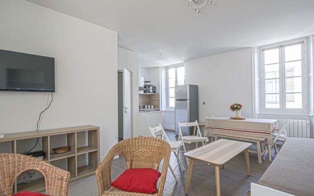 Large Comfortable Apartment in Bayeux