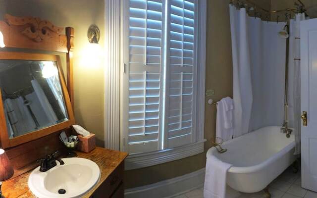 Trowell Historic Inn