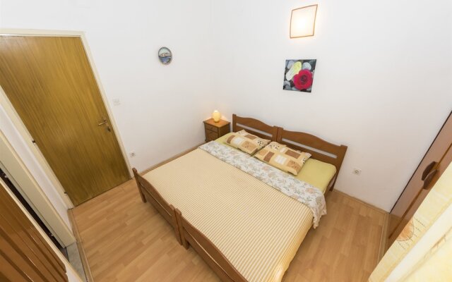 Apartments and Rooms Dragica