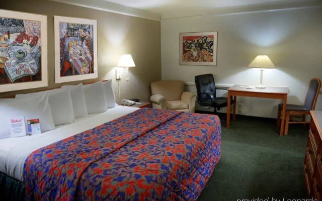 Red Roof Inn North Dallas - Park Central