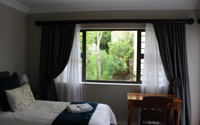 Sunbird Haven Self-Catering Sleeps 8