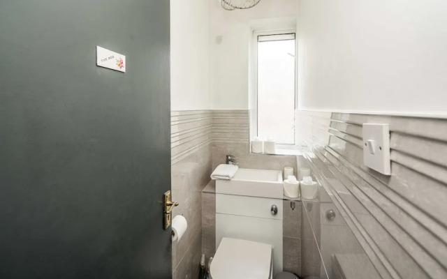 Spacious 3Br Flat With Balcony Near Tottenham Hale