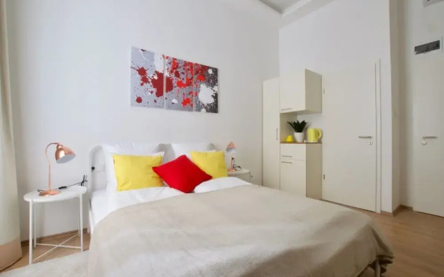 St King 11. Studio Apartments