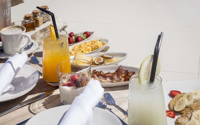 White Exclusive Suite & Villas