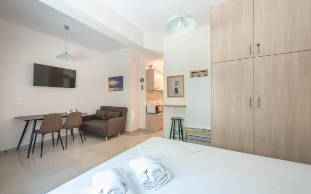Cozy Acropolis Studio by Cloudkeys