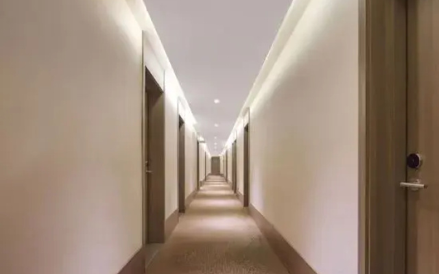 Hi Inn (Nanjing Xiaoshi Metro Station)