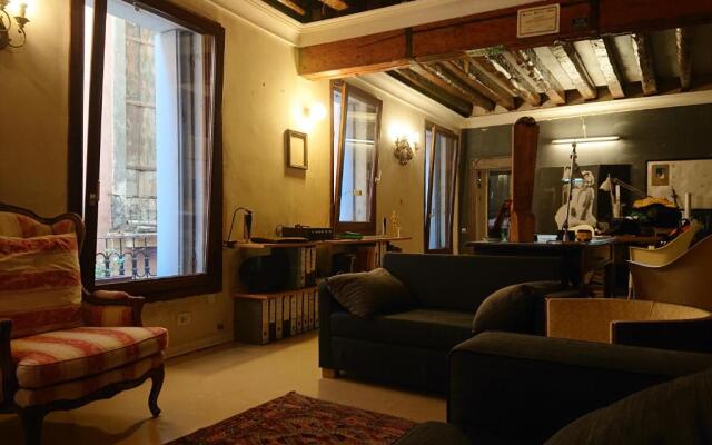 Studio Apartment San Marco 1825 fully sanitzd