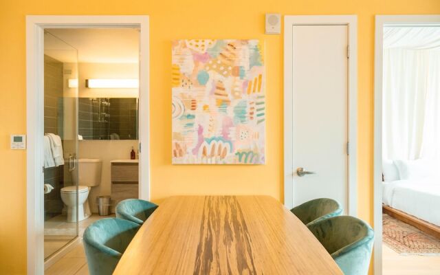 Designer, Spacious 1BD in Historic District
