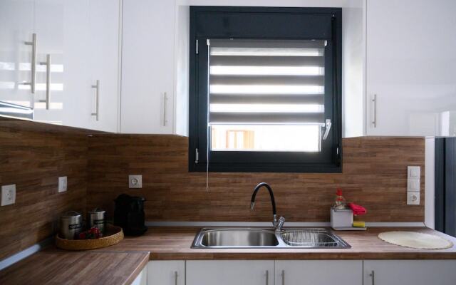Minimal Condo Trikala Town