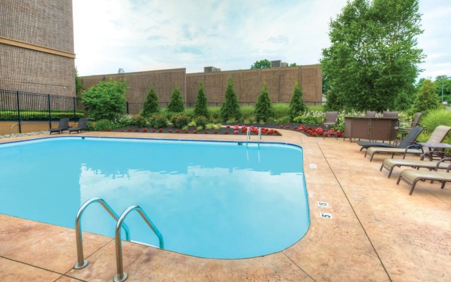 Radisson Hotel Freehold