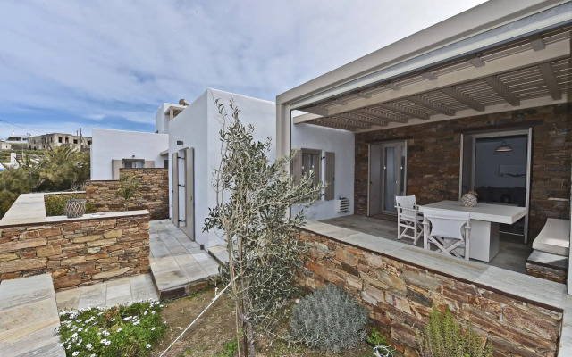 White Tinos Luxury Suites
