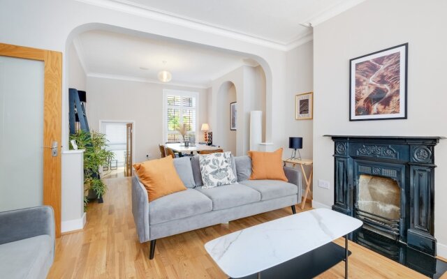 Luxury 3 Bedroom 2 Bathroom House Fulham