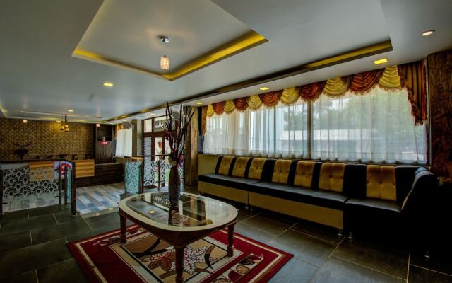 OYO 16578 RS Palace