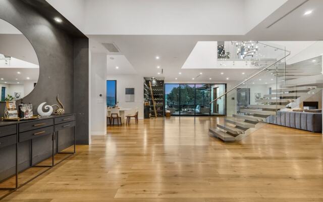 Skyline Luxury Haven