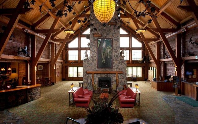 Hope Lake Lodge & Indoor Waterpark
