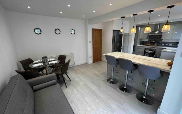 Lovely 3-bed House Near Birmingham Airport & Nec