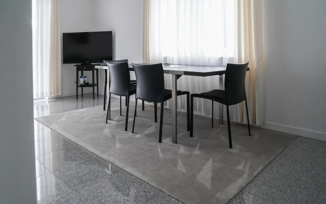 Modernes Stadthaus | Parkplatz | WiFi | Bad&Dusche | Küche