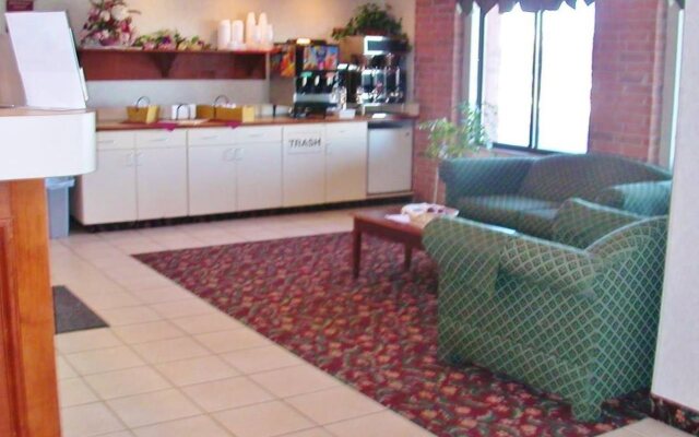 Lomira Inn and Suites