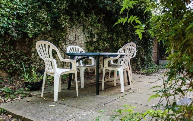 Charming Peaceful 2 Bed with Parking and Garden