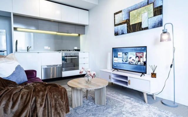 Bright 1BR1BA in MEL CBD+Balcony +wifi – Guest Rooms – Melbourne
