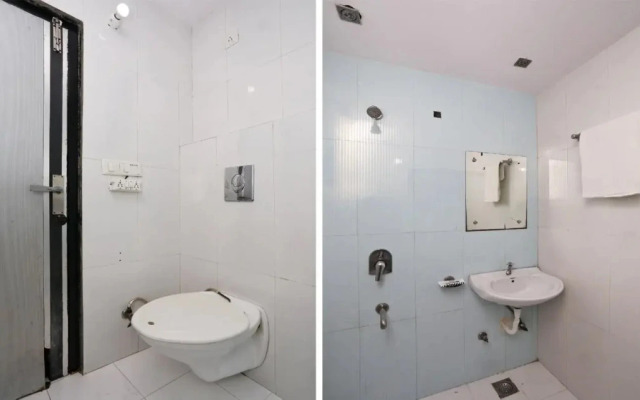 Hotel3BS Houses Dx by OYO Rooms