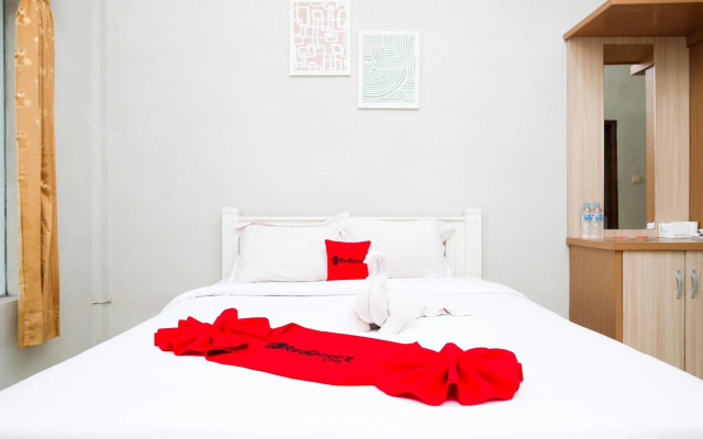 RedDoorz near Taman Rekreasi Selecta – Guest Rooms – Batu