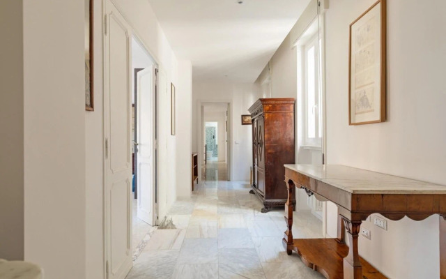 Bright And Spacious Family Apartment In Parioli