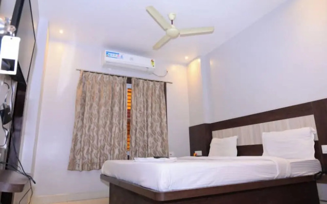 DhamStay Hotel Home Town Near Temple