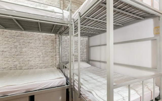Minh Phuong-Hostel by OYO Rooms