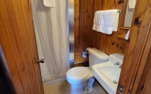 Two Rivers Motel and Cabins