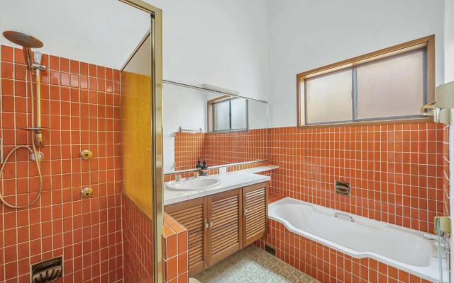 CLOUD NINE Gerringong 4pm Check Out Sundays except Peak season