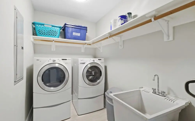 Turquoise Place 1108 D