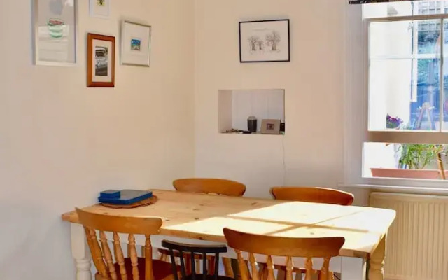 Bright 2 Bedroom House in Central Brighton