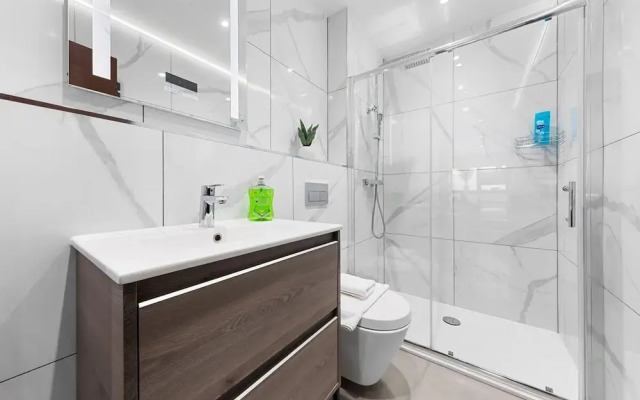 Bright Studio Retreat in Golders Green