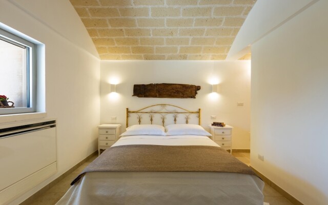 2220 Trulli Biancapetra by Perle di Puglia